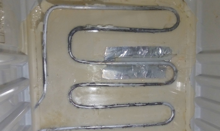 Отгибает испаритель